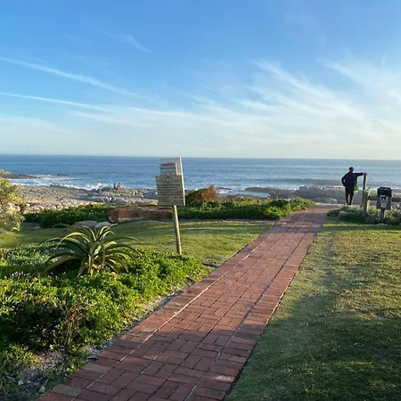 The Hermanus Holiday Self Catering Beach Club Exterior photo